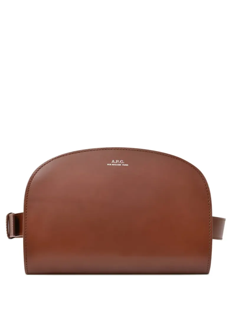 A.P.C. Halbrunde Schultertasche in Braun