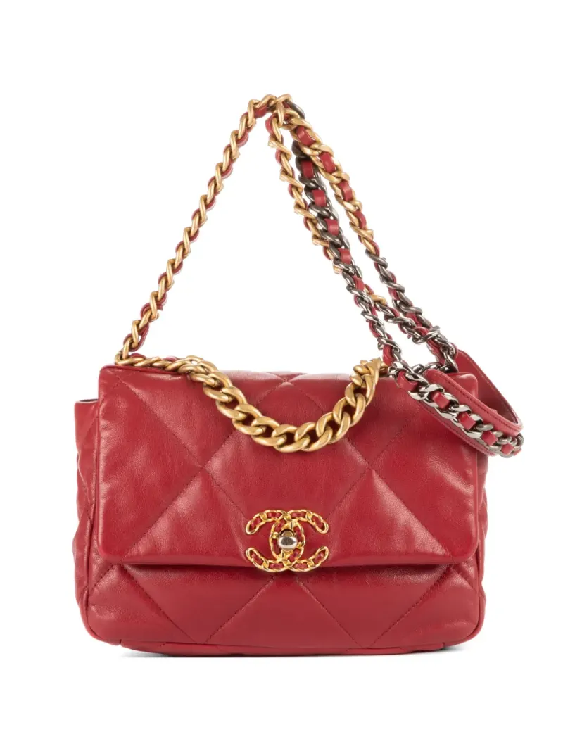 Chanel small 19 Classic Flap quilted shoulder bag in Rot