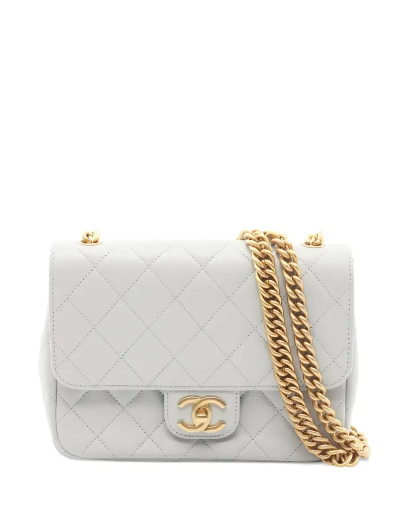 Chanel 2021s Schultertasche mit Rautensteppung in Grau