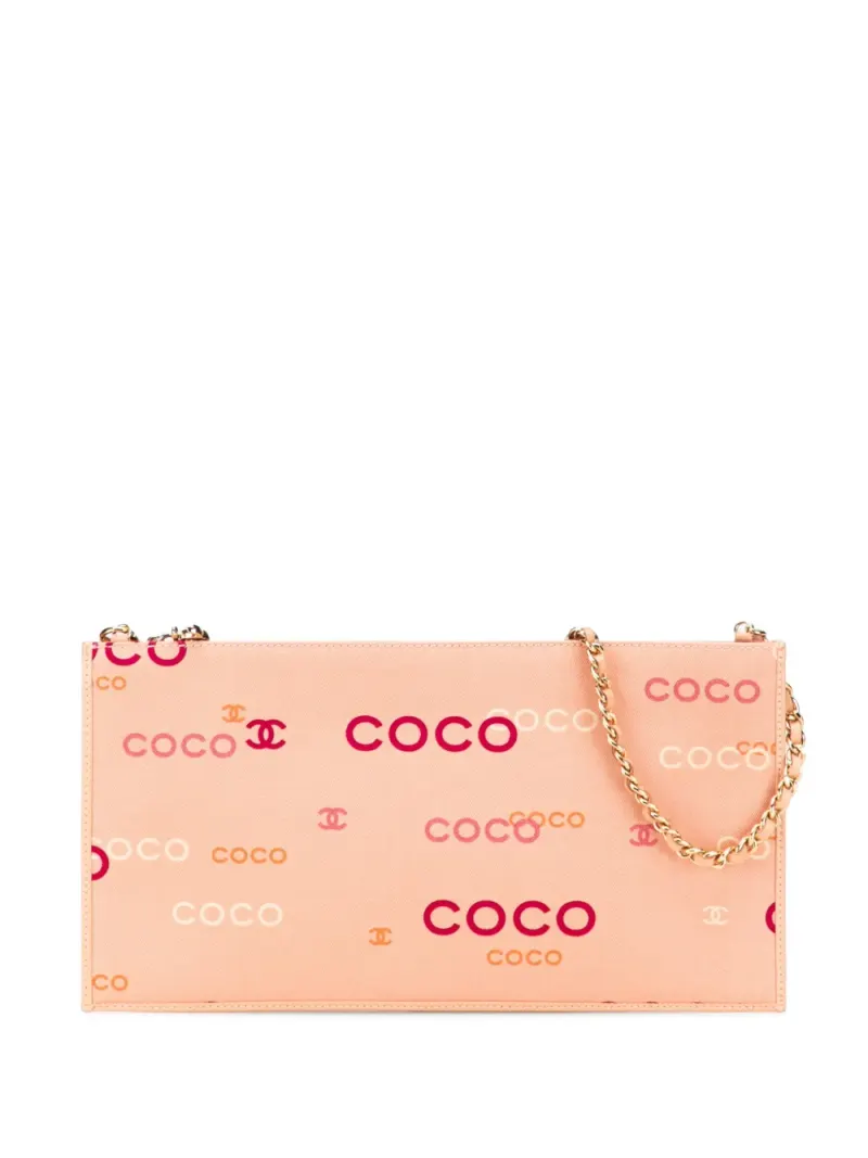 Chanel 2002-2003 Canvas Coco Chain Pochette Handtasche in Rosa