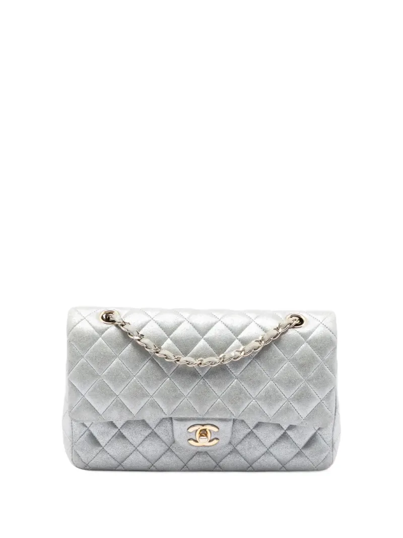 Chanel 2011 mittelgroße Classic Double Flap Schultertasche aus Lammleder in Metallic-Optik in Silber Lammleder-Leder