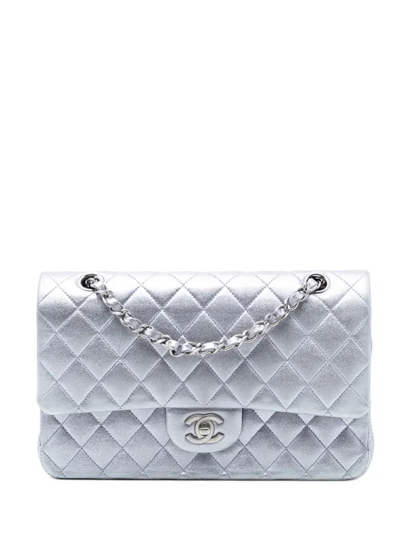 Chanel 2010-2011 mittelgroße Classic Double Flap Schultertasche aus Lammleder in Metallic-Optik in Silber Lammleder-Leder