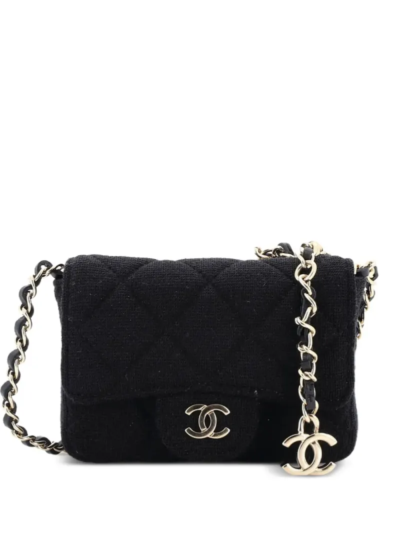 Chanel Mini Classic Flap Gürteltasche mit Steppung und Kette Mini in Schwarz