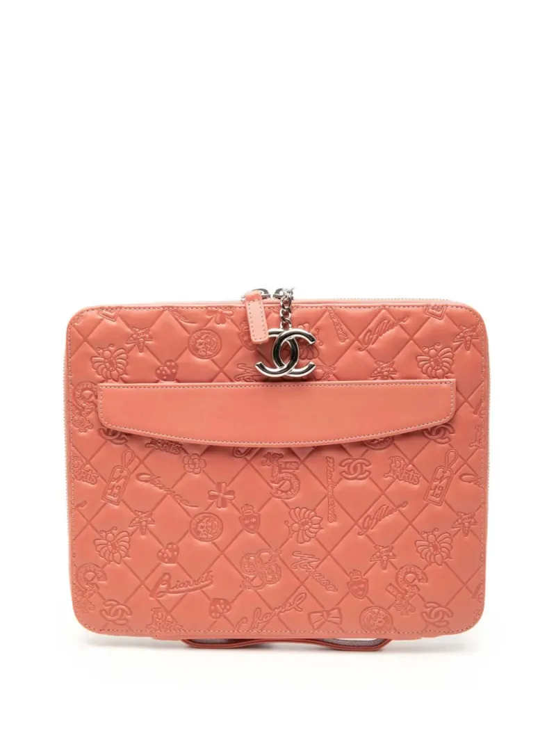 Chanel 2010-2011 Embossed Lambskin Lucky Symbols iPad Case clutch bag in Rosa Lambskin-Leder