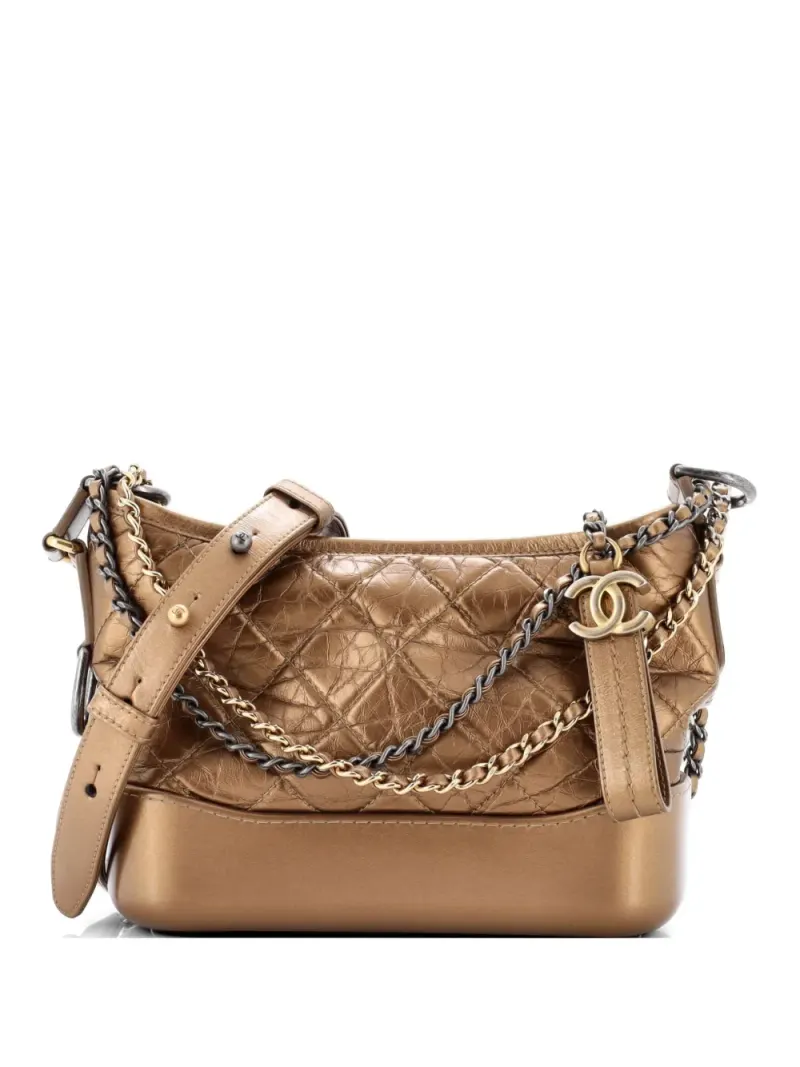 Chanel Kleine Gabrielle Beuteltasche aus gealtertem Kalbsleder in Gold Kalbsleder-Leder