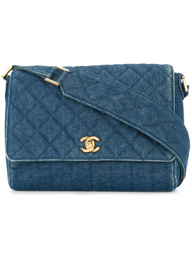 Chanel Gesteppte Schultertasche in Blau