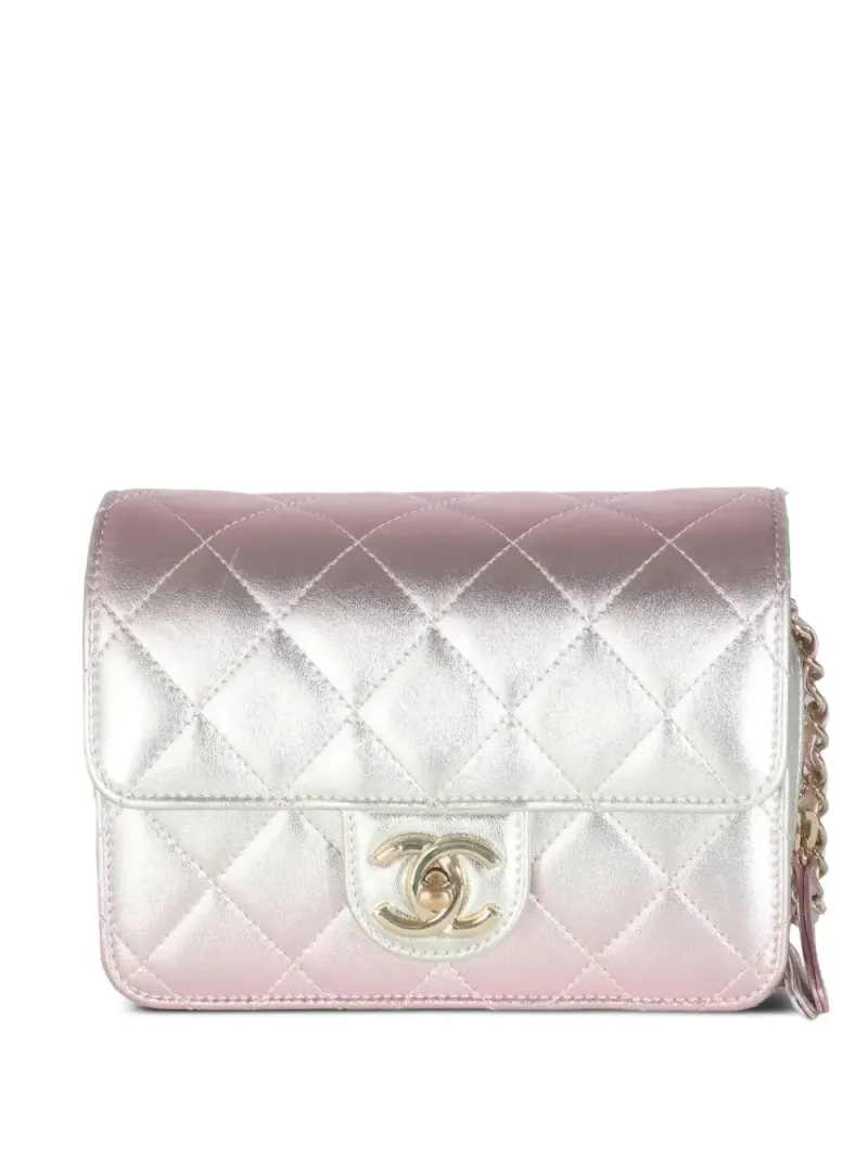 Chanel 2021-2023 Like A Wallet Schultertasche in Silber