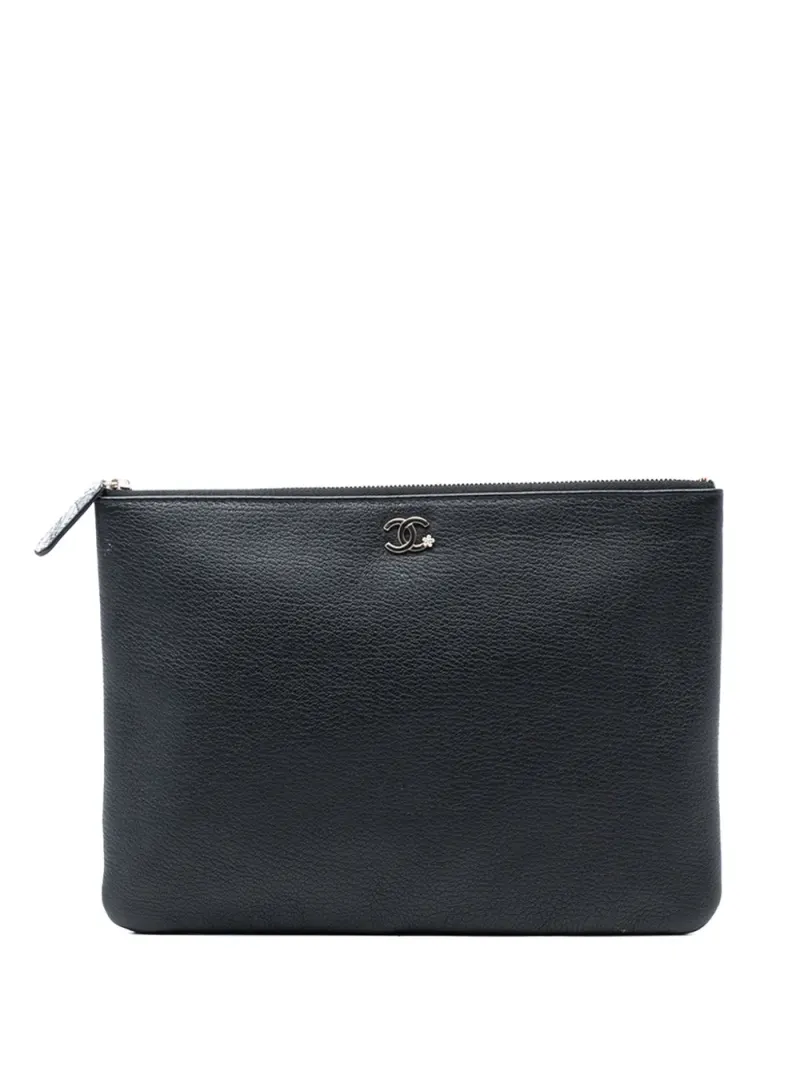 Chanel 2018-2019 mittelgroße Lucky Clover O Case Clutch in Schwarz