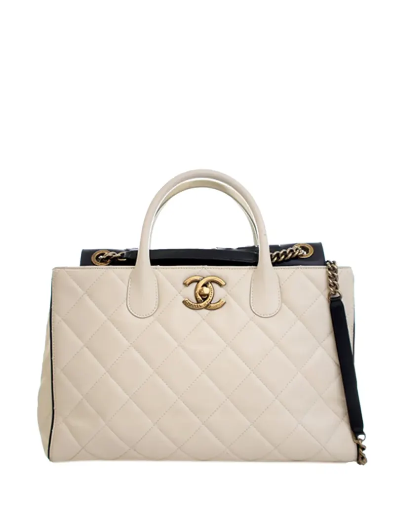 Chanel Portobello in Weiß – Pre-owned Taschen