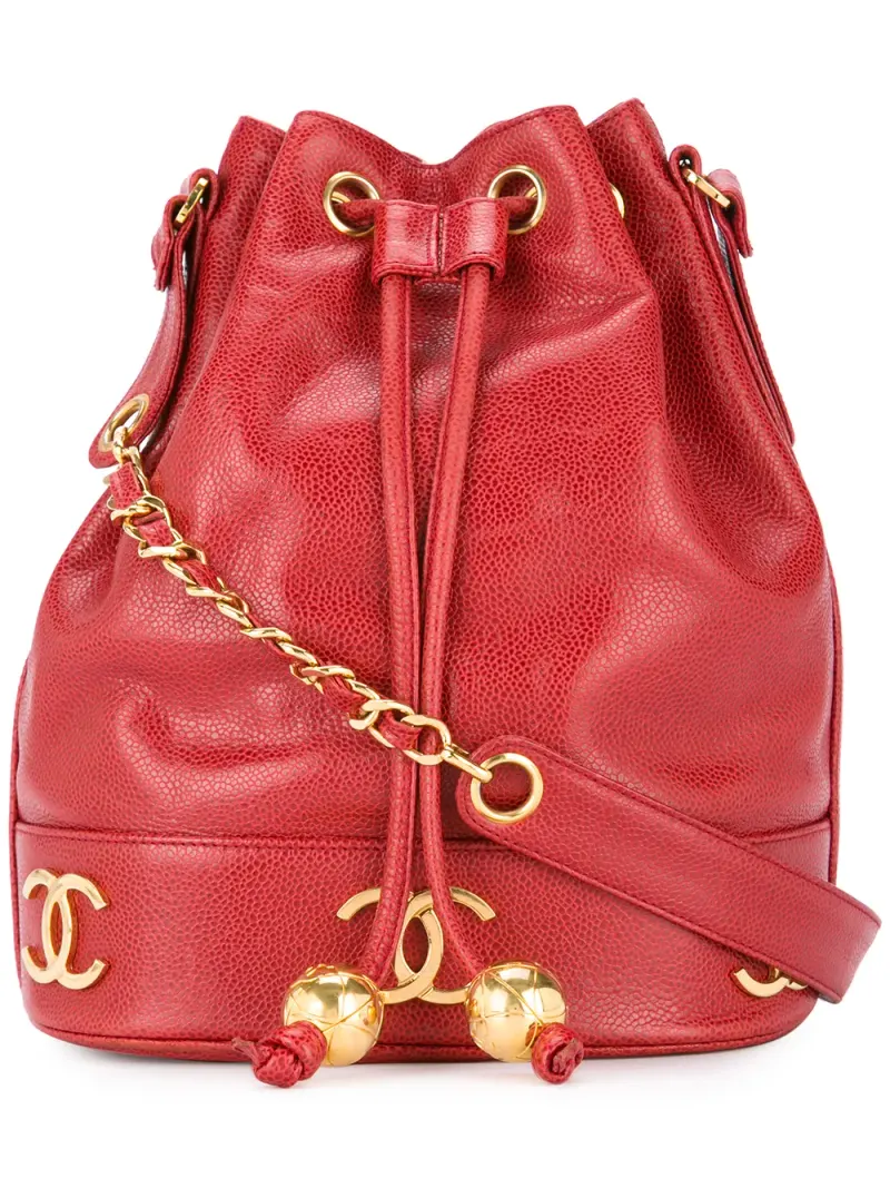 Chanel Schultertasche mit Kordelzug in Rot