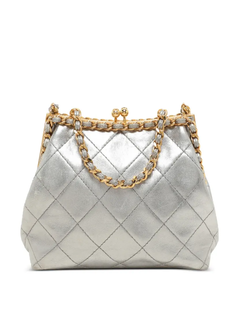 Chanel 1994-1996 Schultertasche mit Kettendetail in Silber