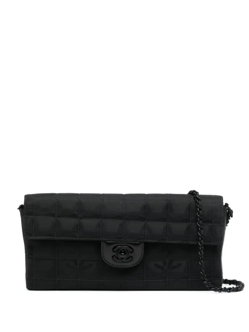 Chanel 2000-2001 Travel Choco Bar East West Schultertasche in Schwarz