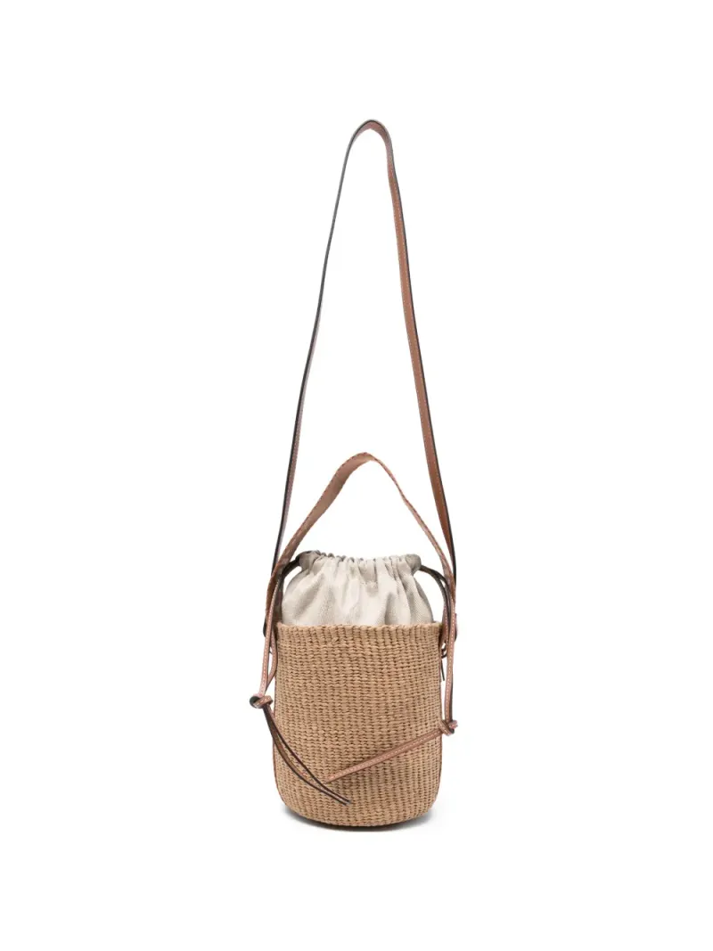 Chloé Kleine Woody Beuteltasche aus Raffiabast in Nude
