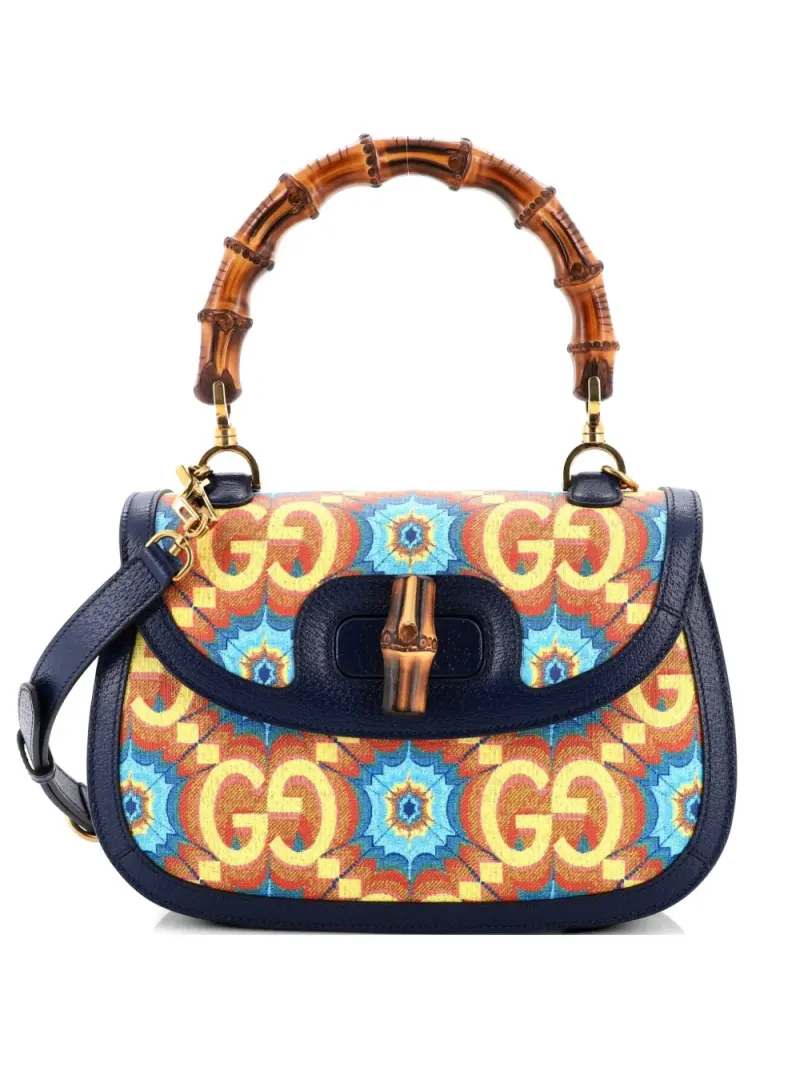 Gucci Mittelgroße Bamboo 1947 Umhängetasche aus Canvas mit Kaleidoskop-Print in Blau