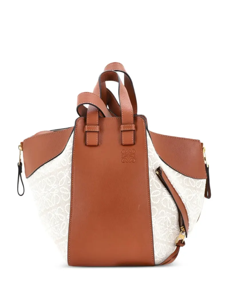 Loewe Kleine Hammock Schultertasche aus Leder und Anagram-Jacquard in Braun