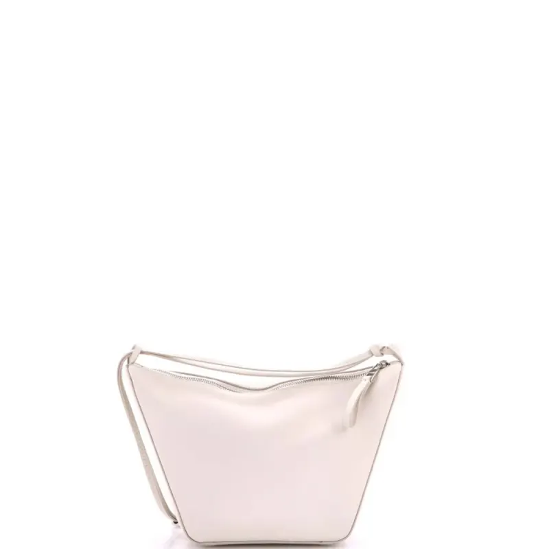 Loewe Mini Hammock Umhängetasche aus Leder Mini in Nude