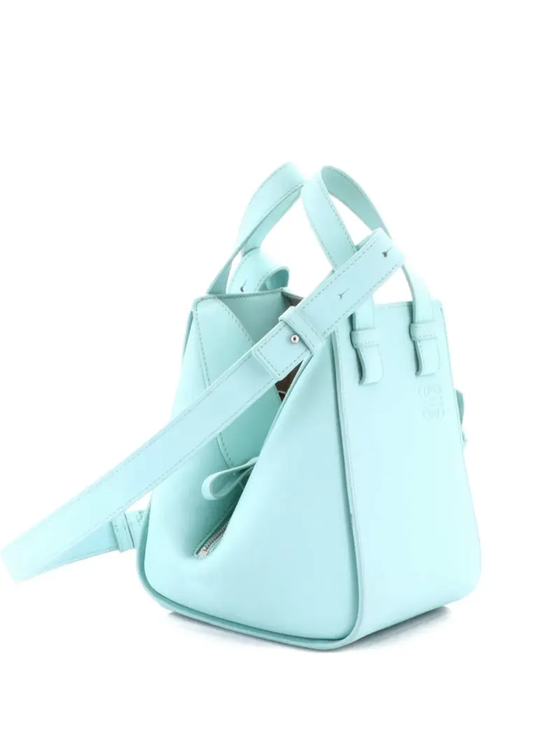 Loewe Monochrome Hammock Bag Leather Compact crossbody bag in Blau