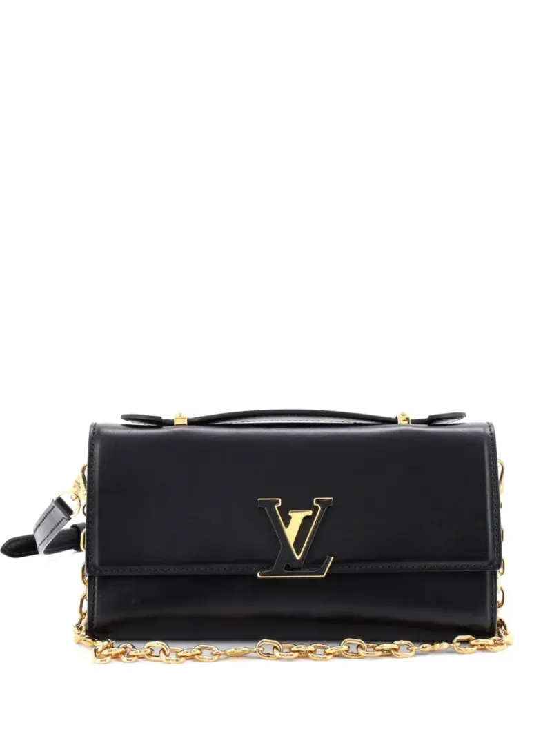 Louis Vuitton Capucines Clutch mit Kette in Schwarz