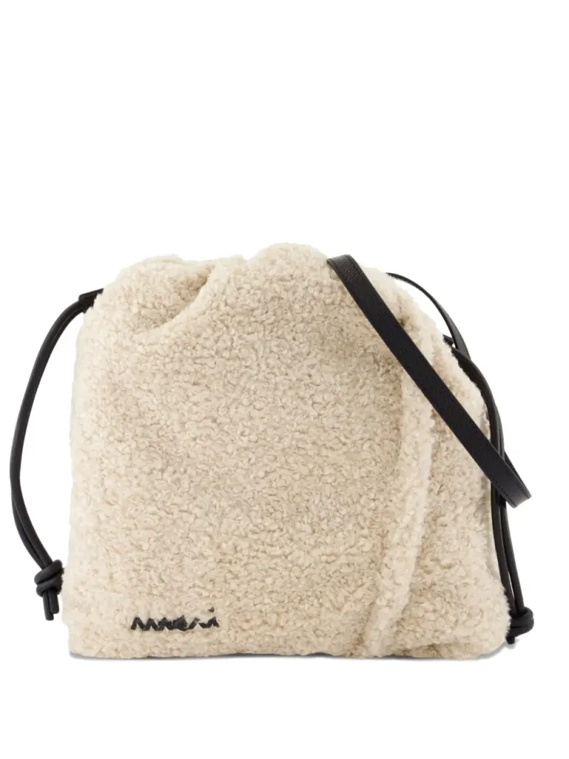 Marni Umhängetasche aus Faux Shearling mit Kordelzug