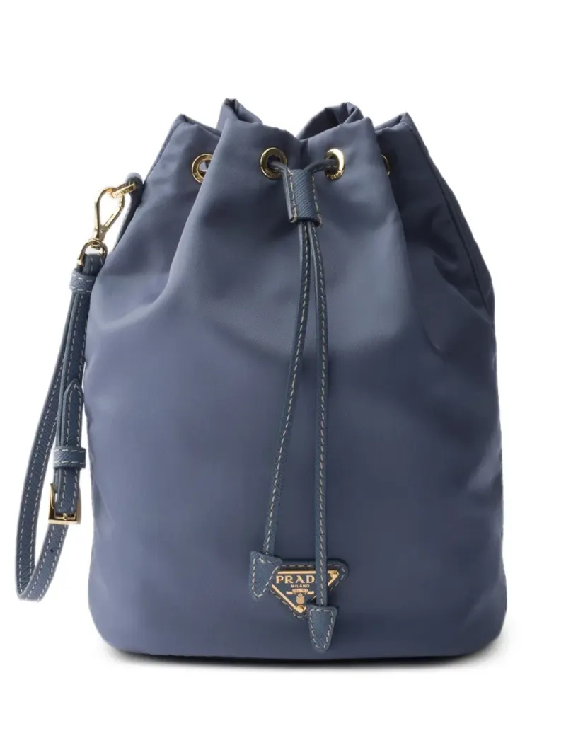 Prada Beuteltasche mit Logo-Schild in Blau
